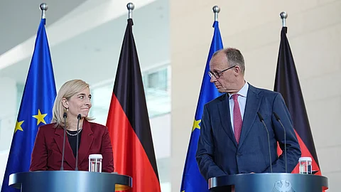 Bundesministerin für Gesundheit, und Bundeskanzler Friedrich Merz (CDU) geben ein Pressestatement zur geplanten Krankenkassenreform.