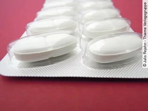 weiße Tabletten im Blister