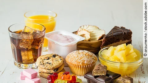 Selection of food high in sugar Zuckerhaltige Lebensmittel: Hoher Glykogenspiegel nährt Lungenkrebs
