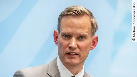 urn:newsml:dpa.com:20090101:250915-935-833931 urn:newsml:dpa.com:20090101:250915-935-833931