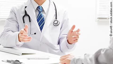 Arzt im Beratungsgespräch