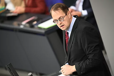 Sören Pellmann, Fraktionsvorsitzender von Die Linke im Bundestag, spricht in der Aussprache nach der Regierungserklärung zum EU-Gipfel im BundestagSören Pellmann, Fraktionsvorsitzender von Die Linke im Bundestag, spricht im Bundestag.