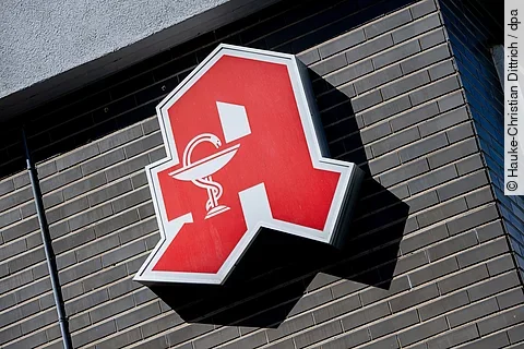 Apotheke: Ein gefälschtes Rezept einlösen wollte jetzt ein junger Mann in München. Apotheke: Ein gefälschtes Rezept einlösen wollte jetzt ein junger Mann in München.