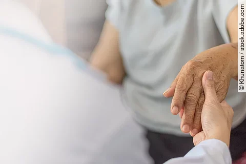 Ältere Patientin: Ältere Krebspatienten in Behandlungsrichtlinien unterrepräsentiert