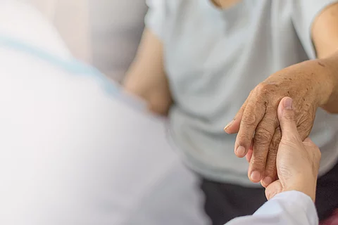 Ältere Patientin: Ältere Krebspatienten in Behandlungsrichtlinien unterrepräsentiert