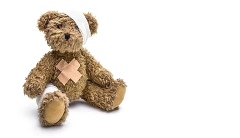 Kranker Teddy: Kinder, die aufgrund ihrer Krebserkrankung eine Strahlentherapie erhallten hatten, erkranken später öfter an Alterskrankheiten
