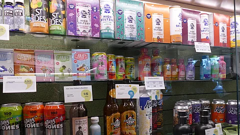 Cannabis-Produkte werden in dem Cannabis-Laden «Root'd In The 510» in Oakland angeboten. In Kalifornien blüht das Geschäft mit dem «grünen Gold», es gibt einen regelrechten Cannabis-Tourismus.