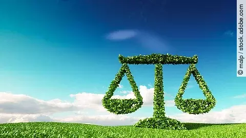 Die Waage darf nicht kippen: Arzniemittelverfügbarkeit und Gewässerschutz muss beides gedacht werden.