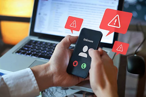 Betrug: Ein Angeblicher Arzt bringt einen Senior um einen hohen Goldwert