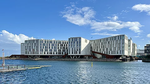 Blick auf die UN City in Kopenhagen, in der mehrere Organisationen der Vereinten Nationen untergebracht sind, darunter die WHO Europa, das Regionalbüro der Weltgesundheitsorganisation (WHO) Blick auf die UN City in Kopenhagen, in der mehrere Organisationen der Vereinten Nationen untergebracht sind, darunter die WHO Europa, das Regionalbüro der Weltgesundheitsorganisation (WHO)