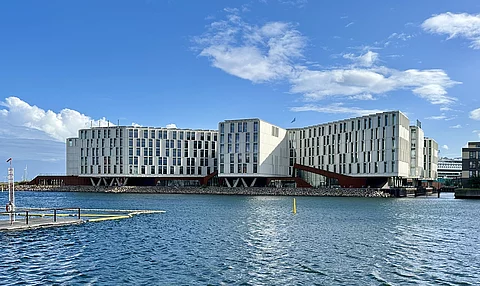 Blick auf die UN City in Kopenhagen, in der mehrere Organisationen der Vereinten Nationen untergebracht sind, darunter die WHO Europa, das Regionalbüro der Weltgesundheitsorganisation (WHO)