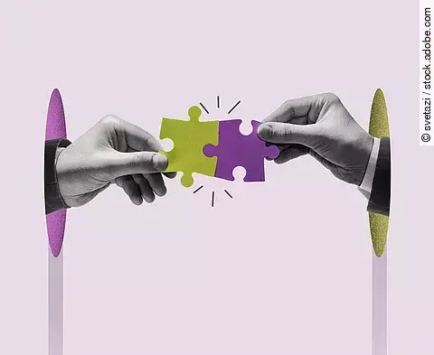 Kombination zwei unterschiedlich farbiger Puzzleteile