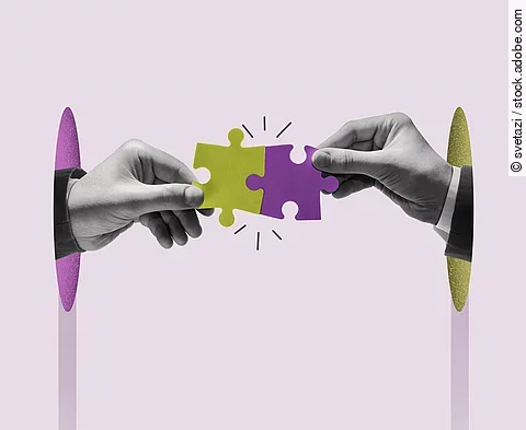 2 Hände verbinden 2 Puzzleteilchen
