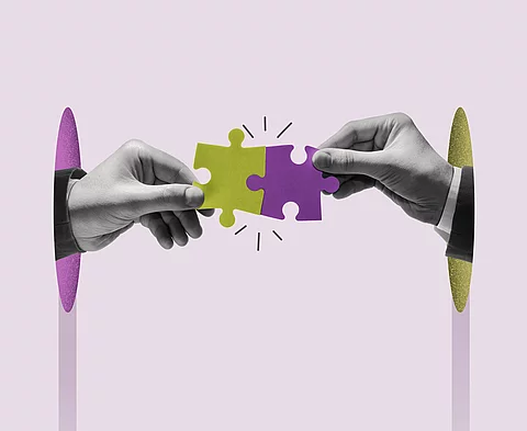 2 Hände verbinden 2 Puzzleteilchen