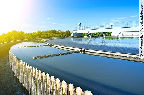 Modern urban wastewater treatment plant. Abwasseraufbereitung