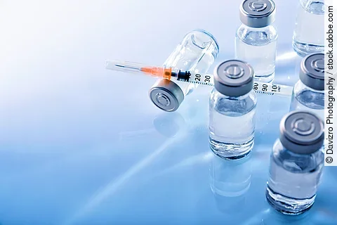 Spritze mit Injektionsfläschchen