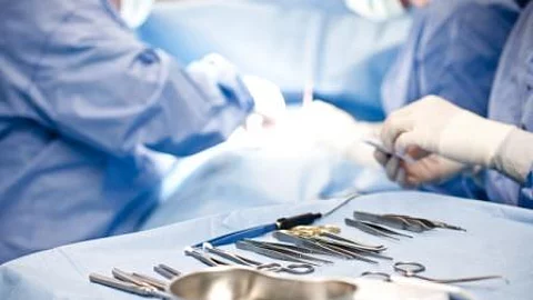 OP-Utensilien in einem Operationssaal
