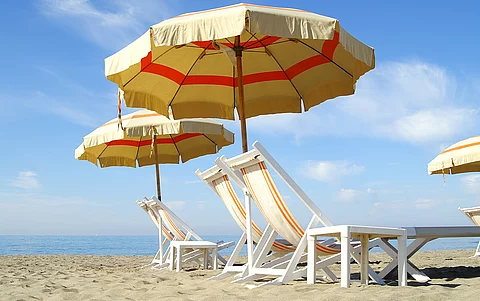 Sonnenschirme am Strand