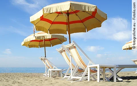 Sonnenschirme am Strand