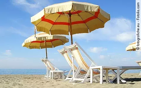Sonnenschirme am Strand