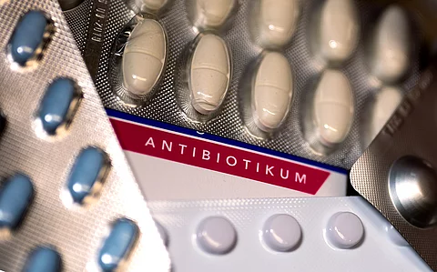 Blister mit Medikamenten, unter anderem Antibiotik
