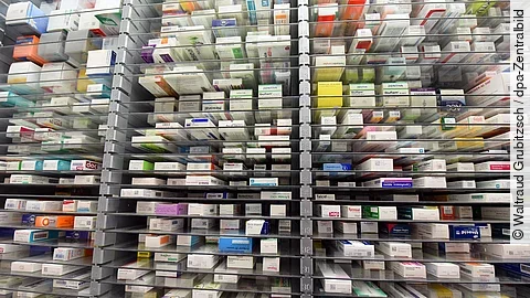 urn:newsml:dpa.com:20090101:250717-935-717922 Voller Medikamentenschrank