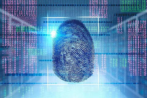 Fingerabdruck und leuchtende binäre Schnittstelle