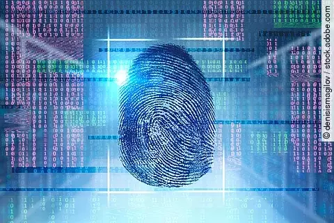 Fingerabdruck und leuchtende binäre Schnittstelle