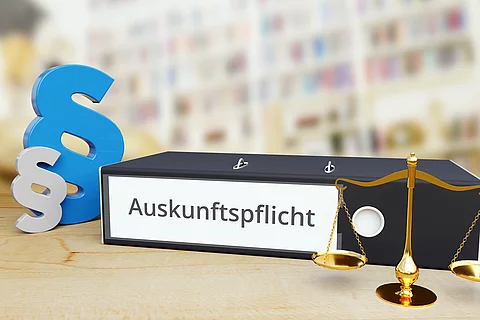 Auskunftspflicht – Gesetz/Recht. Ordner auf Schreibtisch mit B Auskunftspflicht – Gesetz/Recht. Ordner auf Schreibtisch mit B