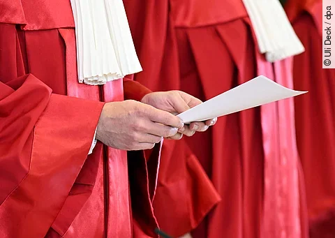 urn:newsml:dpa.com:20090101:241126-935-344585