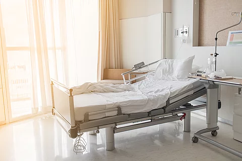 Krankenhaustisch: Rheinland-Pfalz stellt neue Krankenhausreform vor