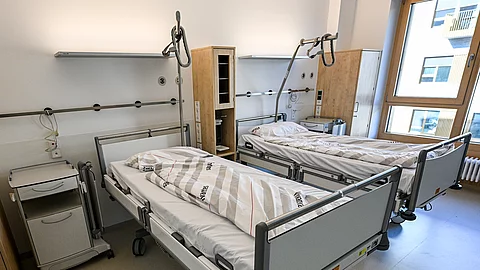 Krankenhausbetten in der Rettungsstelle vom Vivantes Auguste-Viktoria-Klinikum. 