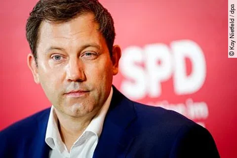 Lars Klingbeil - überstandene Zungenkrebserkrankung Lars Klingbeil - überstandene Zungenkrebserkrankung