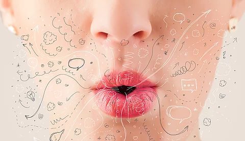 Pretty woman mouth blowing hand drawn icons and symbols Atmende Frau, an Atem könnte man künftig Lungenkrebs früherkennen