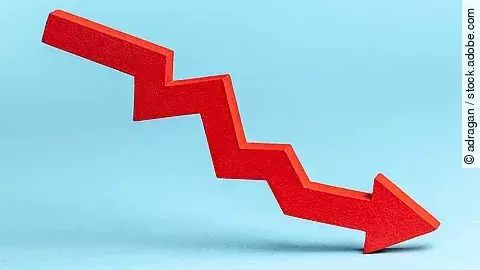 Rotes Zickzack-Pfeildiagramm, das nach unten zeigt – Symbol für sinkende Zahlen oder Rückgang