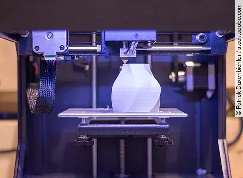 3D Drucker und Kunststoffgebilde, Nahaufnahme 3D Drucker und Kunststoffgebilde, Nahaufnahme